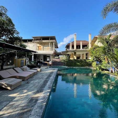 Tri Putri Homestay Kuta  외부 사진