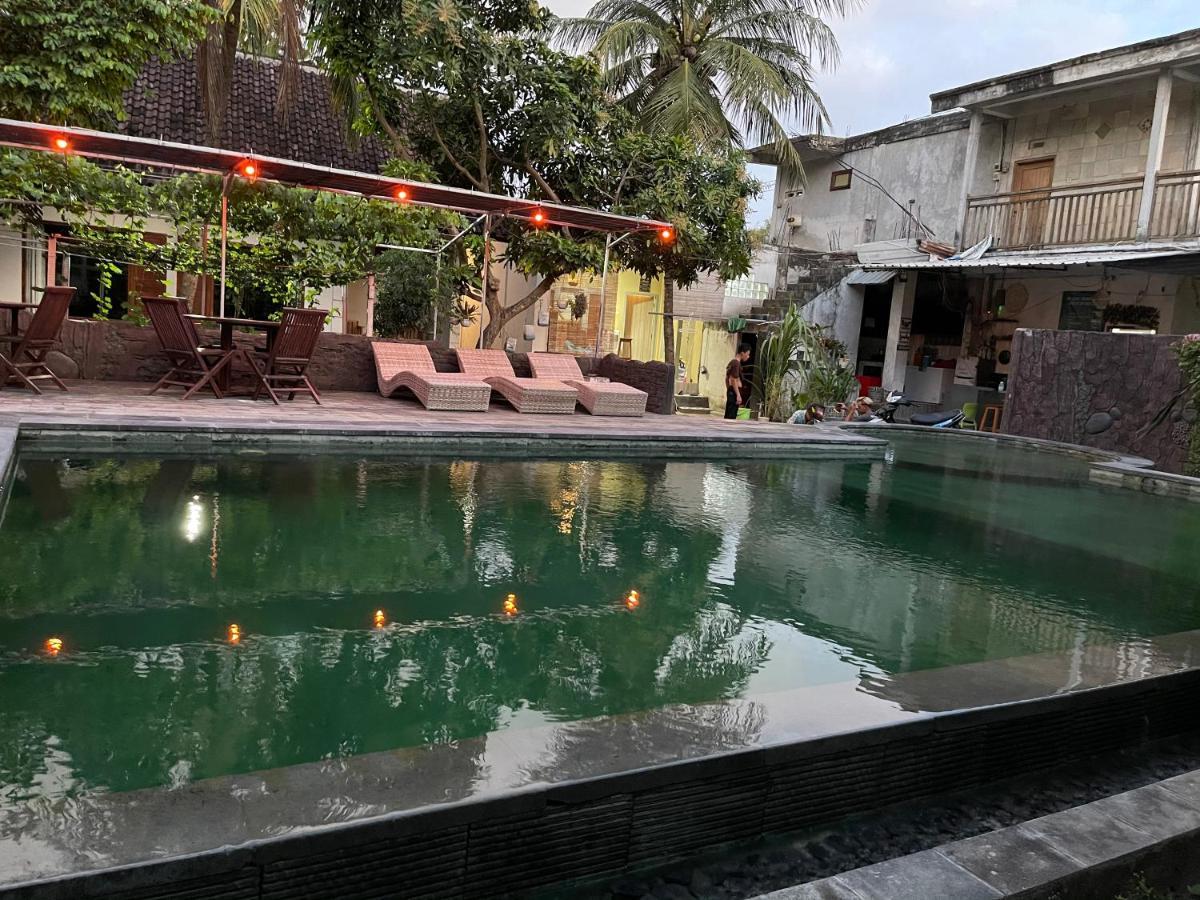 Tri Putri Homestay Kuta  외부 사진
