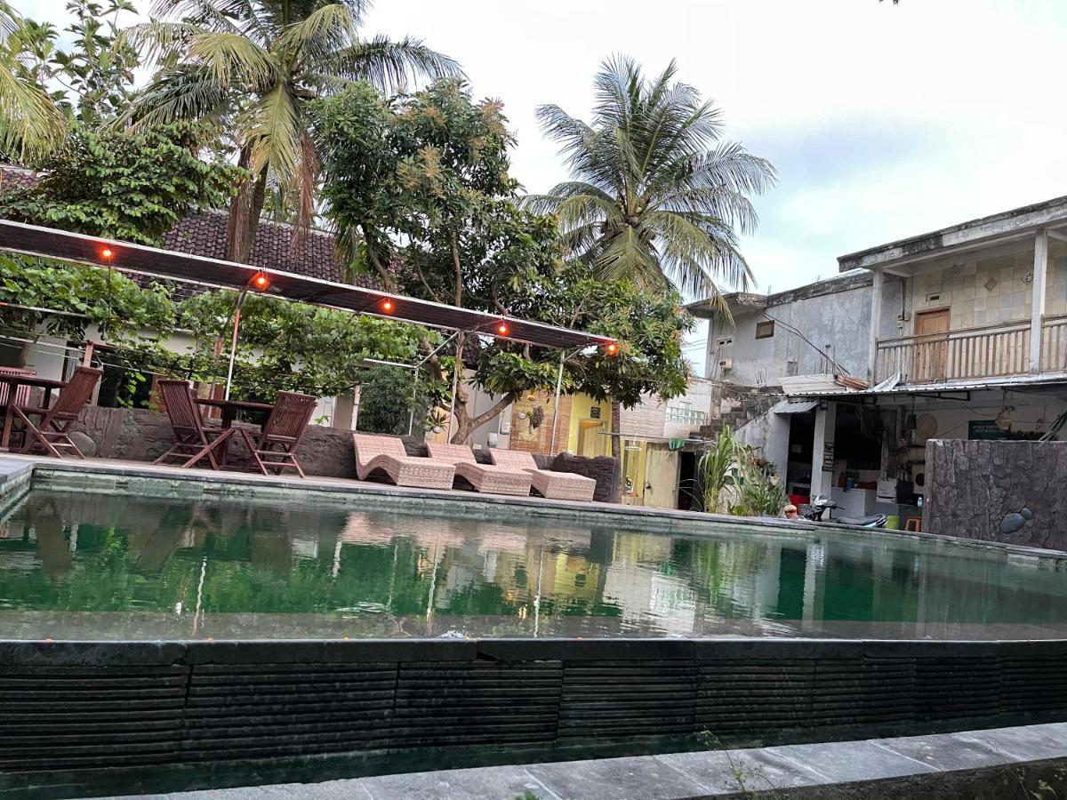 Tri Putri Homestay Kuta  외부 사진