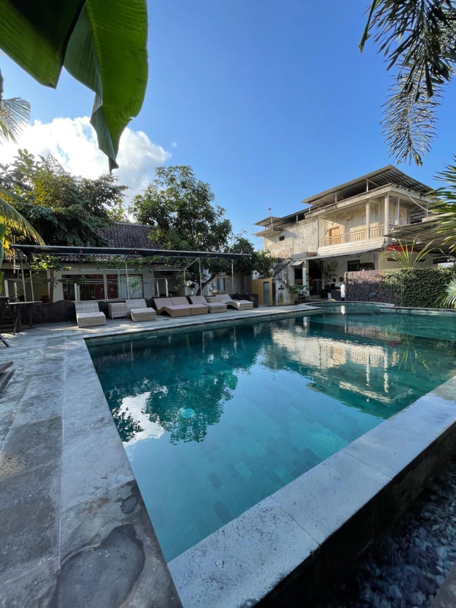 Tri Putri Homestay Kuta  외부 사진