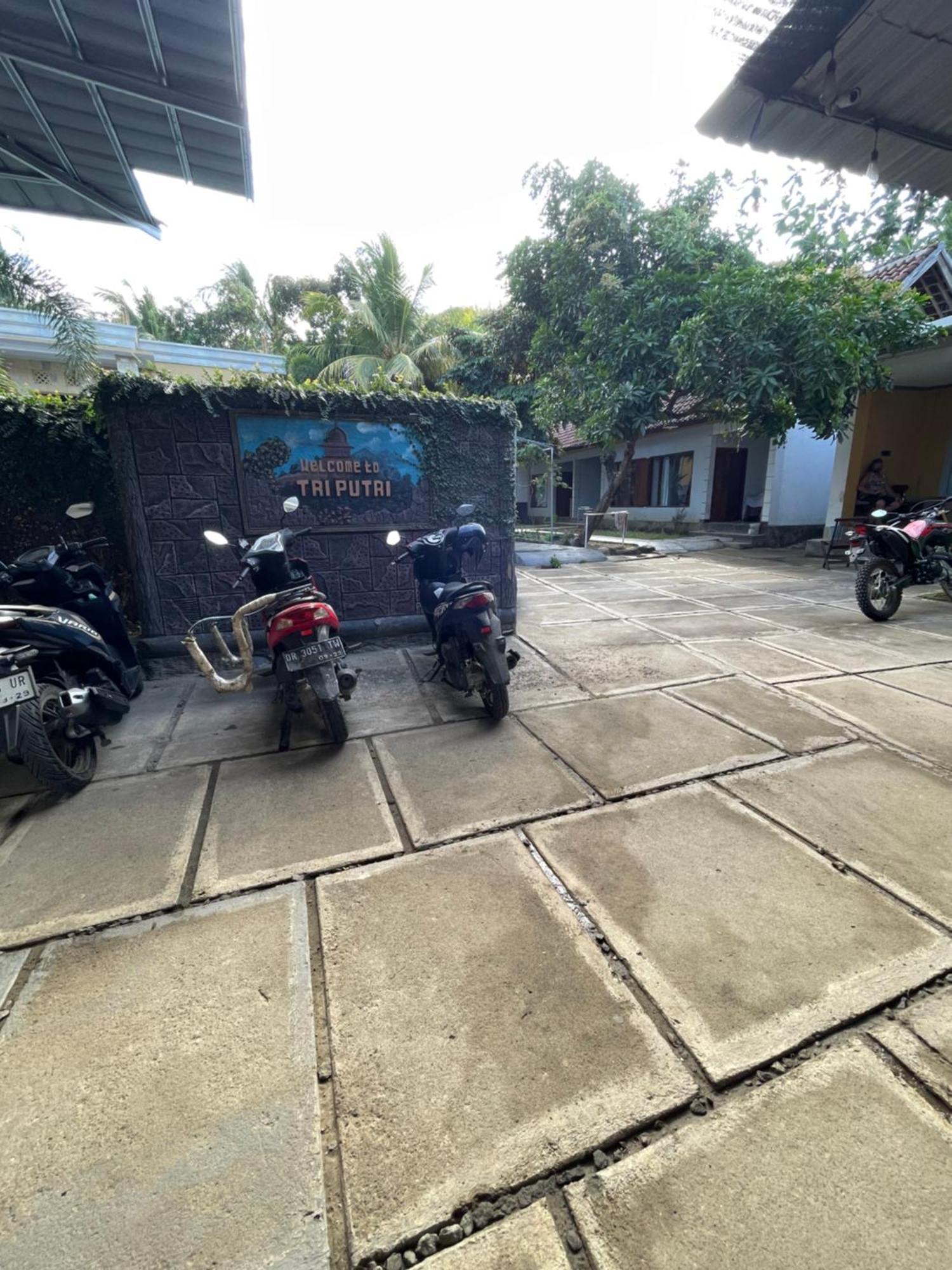 Tri Putri Homestay Kuta  외부 사진